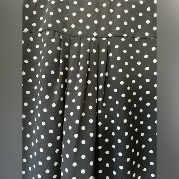 Women’s XS short sleeve black and white polka dot sheet blouse - Picture 7 of 7